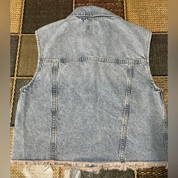 ๐Beautiful ๐ Light Blue Denim Vest NWT ๐ - Picture 3 of 7